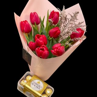 Buchetul „Sweet Red Tulips”