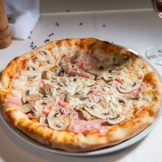 Pizza Prosciutto Funghi