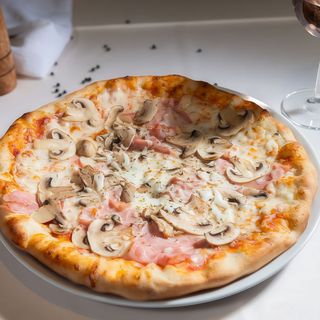 Pizza family Prosciutto Funghi -Se livreaza in 3 cutii de pizza