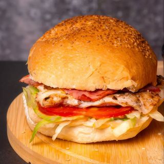 Sandwich pui cu bacon