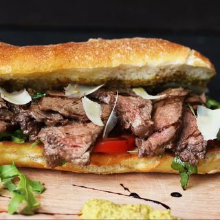 Sandwich cu ceafa de porc