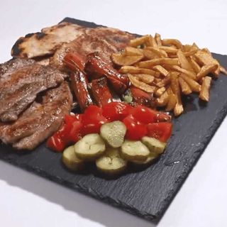 Platou GRILL pentru 4 persoane 2000 Gr. + Vin Cadou