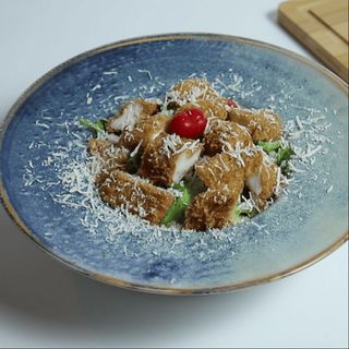 Salata cu Pui Crispy 300 Gr.