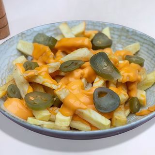 Cartofi Prajiti cu Sos Cheddar si Jalapeno 250 Gr.