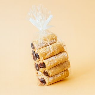 Cornulete cu nuca si gem de prune