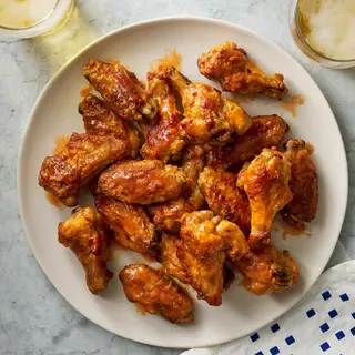 Spicy Wings Big Size Cartofi Pai Salata Coleslaw Sos Usturoi