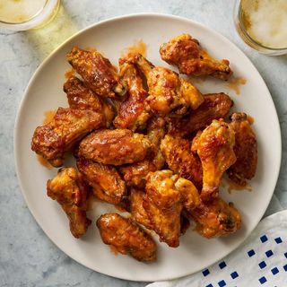 Spicy Wings Big Size Cartofi Pai Salata Coleslaw Sos Usturoi