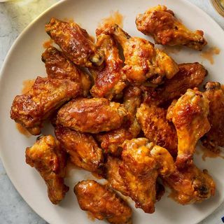Classic Wings Cartofi Pai Sos Tag Sos Maioneza cu usturoi Mix salata