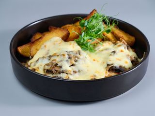 Steak de Porc cu Ciuperci si Cascaval + Cartofi cu Rozmarin