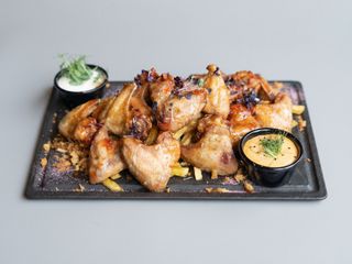 Sweet Wings Big Size|Cartofi Pai|Sos BBQ honey|maioneza usturoi|mix salata