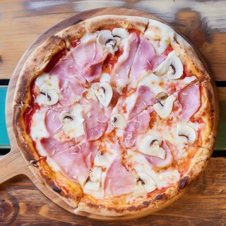 Pizza Prosciutto e Funghi 