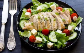 Salată cu piept de pui