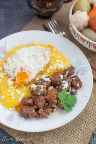 Tochitură dobrogeană cu mămăligută si ou 400g