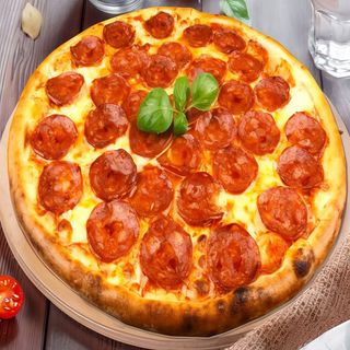 Pizza Diavola si doza racoritoare cadou