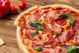 Pizza Prosciutto Salami