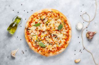 Pizza cu piept de pui