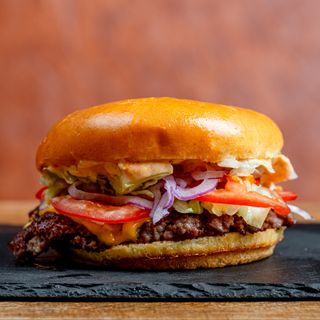 Bouget Burger cu Cartofi prajiti