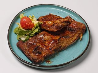 Coaste la cuptor caramelizate cu sos sweet chilli