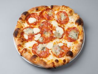 Pizza Formaggi e peperoni