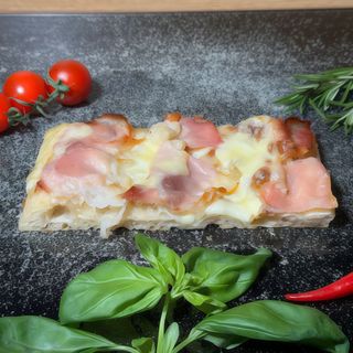 Pizza speck e provola
