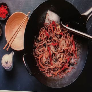 Noodle cu pui și legume