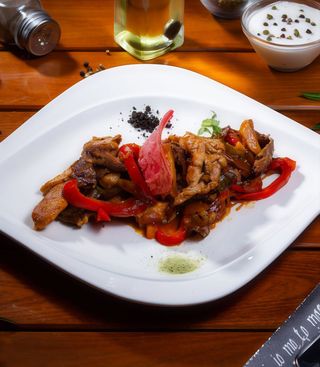 Tigaie picantă de vită