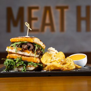 Sandwich cu muschi de vita si cheddar