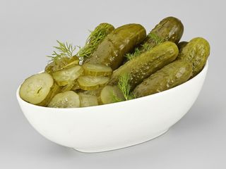 Salata de castraveți acri