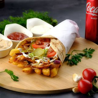 SHAORMA SPECTACOL MARE DE PUI 500 G CU SOSURI DE CASA + DOZA COLA 330 ML