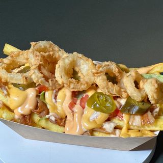 Cartofi chilli cheese