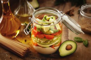 Paste integrale cu sos caju si avocado