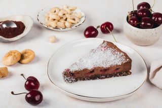 Tort raw vegan ciocolata cu visine