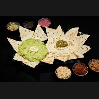 PLATOU STARTER CU HUMMUS SI GUACAMOLE