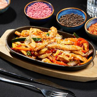 Tigaie picanta de pui