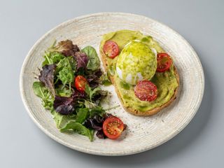 Bruschetta guacamole & burrata