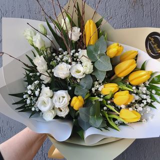 Buchet cu lisianthus si lalele color