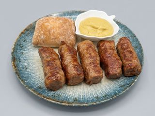 Mititei cu paine si mustar