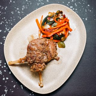 Aripioare de Porc cu garnitura de legume