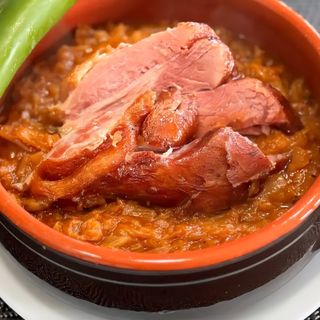 Ciolan de porc la cuptor cu varza calita