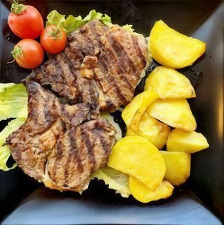 Muschi de vitel la gratar + cartofi la cuptor