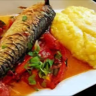 Macrou la gratar in saramura + mamaliga