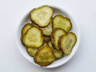 Salata de castraveti în saramura 