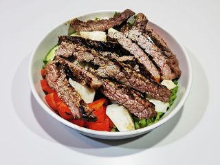 Salata cu muschi de vitel la gratar