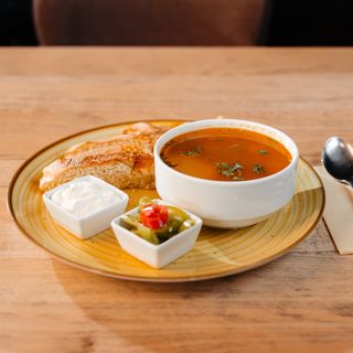 Ciorba de vacuta cu ardei, smântână si focaccia