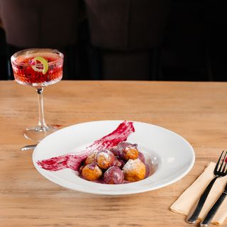 Papanasi cu dulceata de afine si smântână