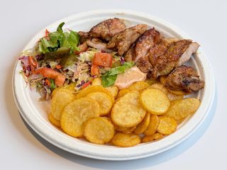 Pulpe de pui cu cartofi prăjiți