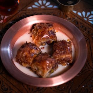 BACLAVA CU LAPTE, FISTIC SI CACAO - 250 g