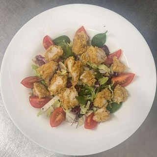 Salata cu Crispy de Pui 300g