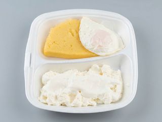 Ochiuri cu branza si mamaliga