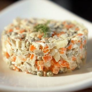 Salata bouef cu piept de pui